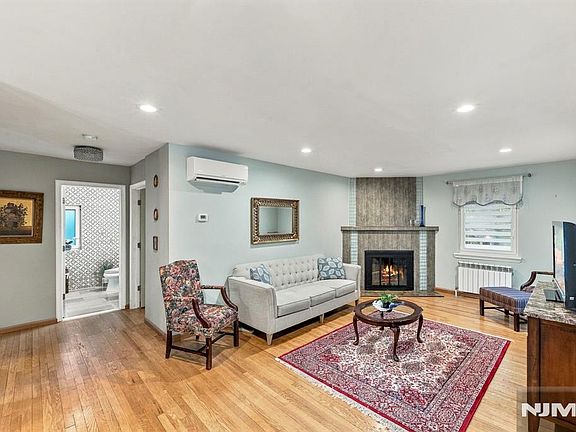 2nd image of 1118 Wilson Avenue