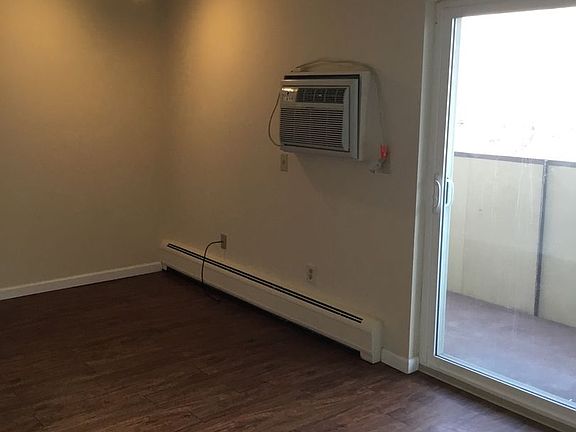3rd image of 1405 Race St APT 305