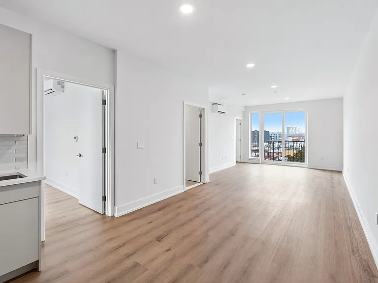 1813 N Howard St — Photo 11