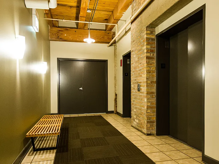 1330 W Monroe St #204 — Photo 28
