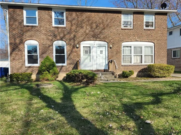 114 E Summerset Ln, Buffalo, NY 14228