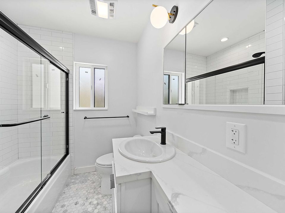 1st image of 1300 N Cordova St #1300