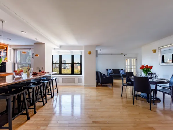 208 East Broadway image 1 of 22