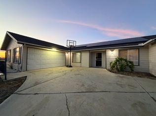 411 Dennis Dr, Vista, CA 92083