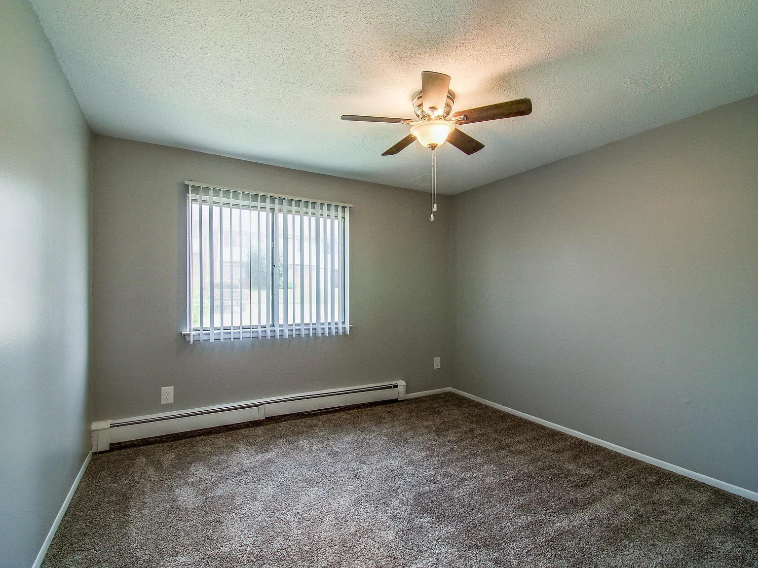 Hillcrest Club Apartments — Photo 3