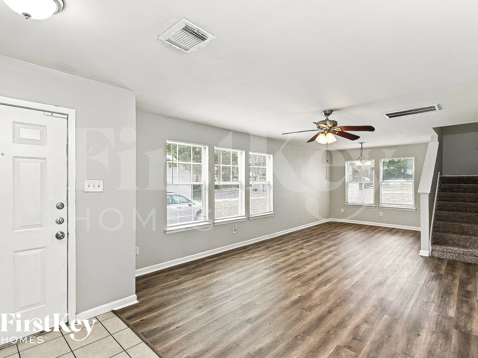 4 bed, 2.5 bath, 1576 sqft, $1,570 — Photo 3