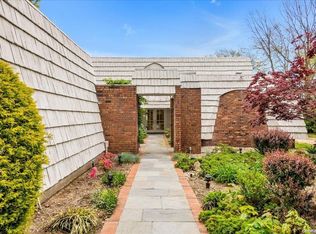 90 Anchorage Rd, Hewlett, NY 11557