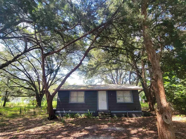 104 Gas Pipeline Rd, Palatka, FL 32177
