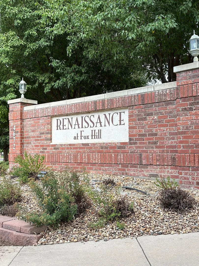 W. Greeley 1st Floor Condo | 2bd 2.5ba 2 Car Garage — Photo 2