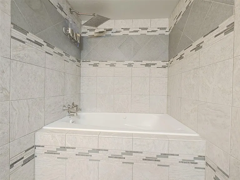15606 Pinedell Dr — Photo 17