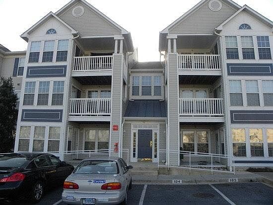 Top floor unit in lovely Ballenger Creek