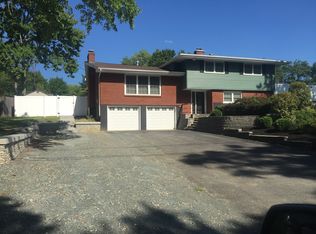 20 Van Leuven Dr N, Rensselaer, NY 12144