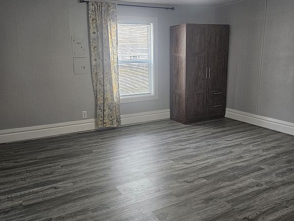 4th image of 726 W Kerr St