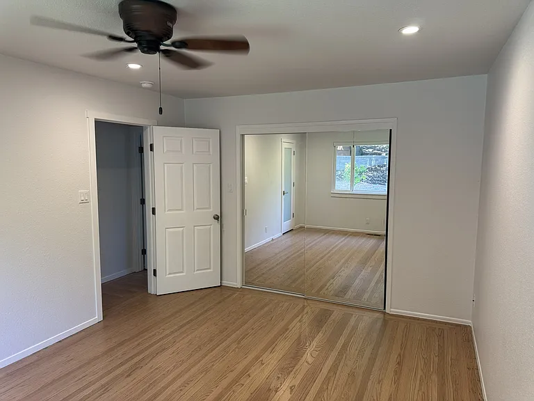 Master Bedroom Walk In Closet
