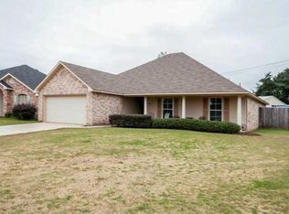 100 Savannah Place Cir, Bossier City, LA 71112