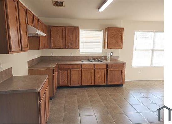4th image of 819 Danbury Park Ln