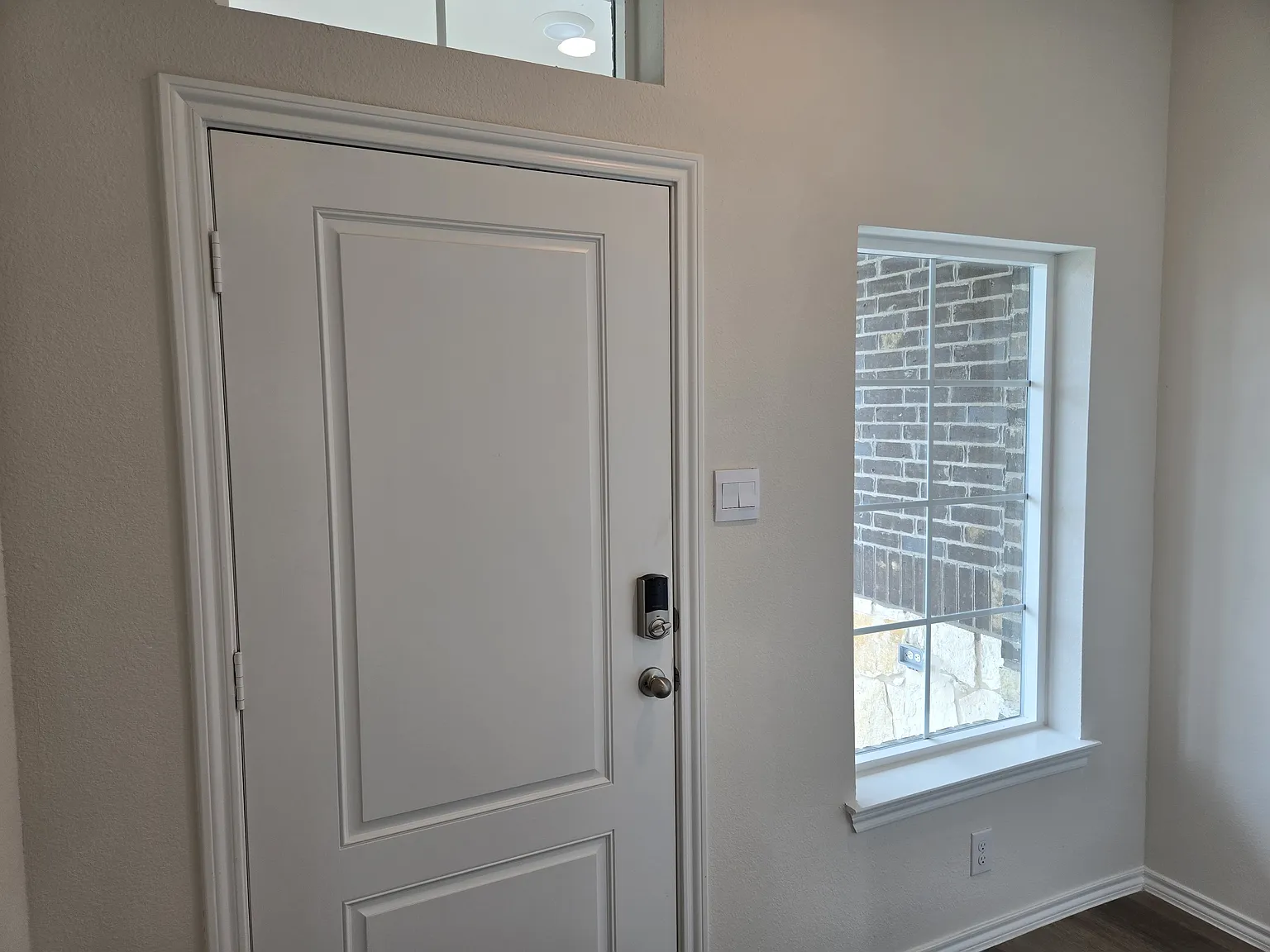 3 bed, 2.5 bath, 1931 sqft, $2,100 — Photo 3