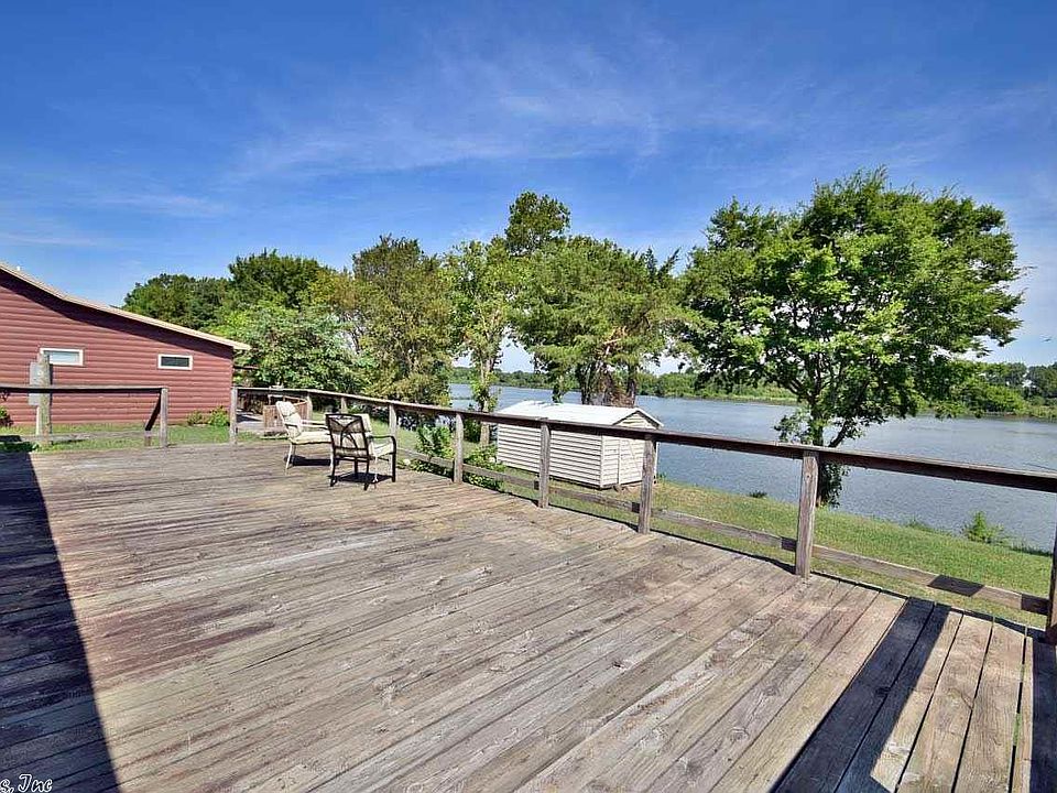 2nd image of 115 River Bank Rd