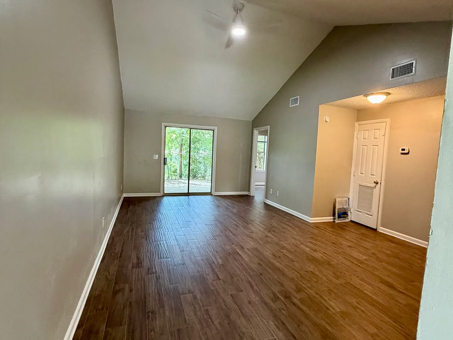 2 bed, 2.0 bath, 900 sqft, $1,350 — Photo 3