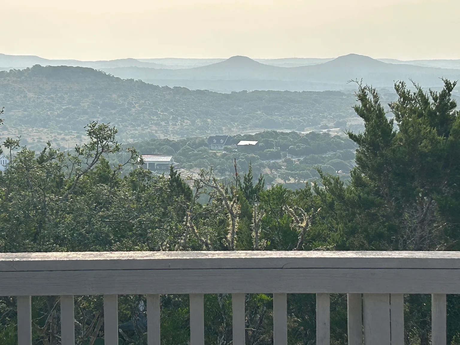 3 bed, 1728 sqft, $2,200 — Photo 3