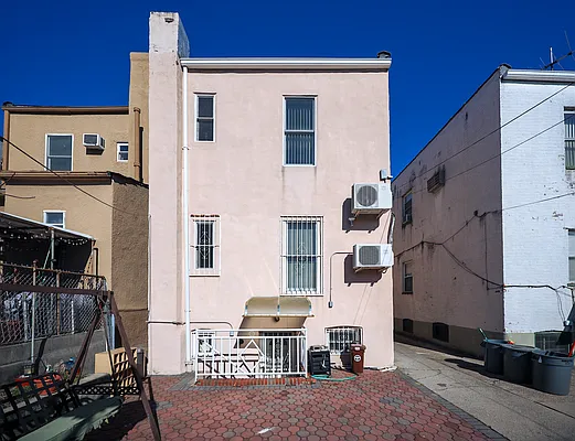 Sold by Remax Edge | media 4