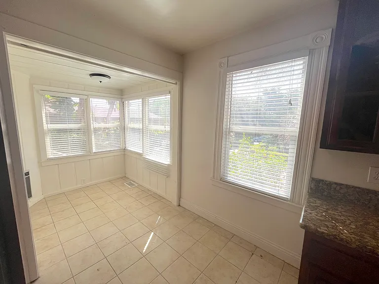 703 Manzanita Ave — Photo 8