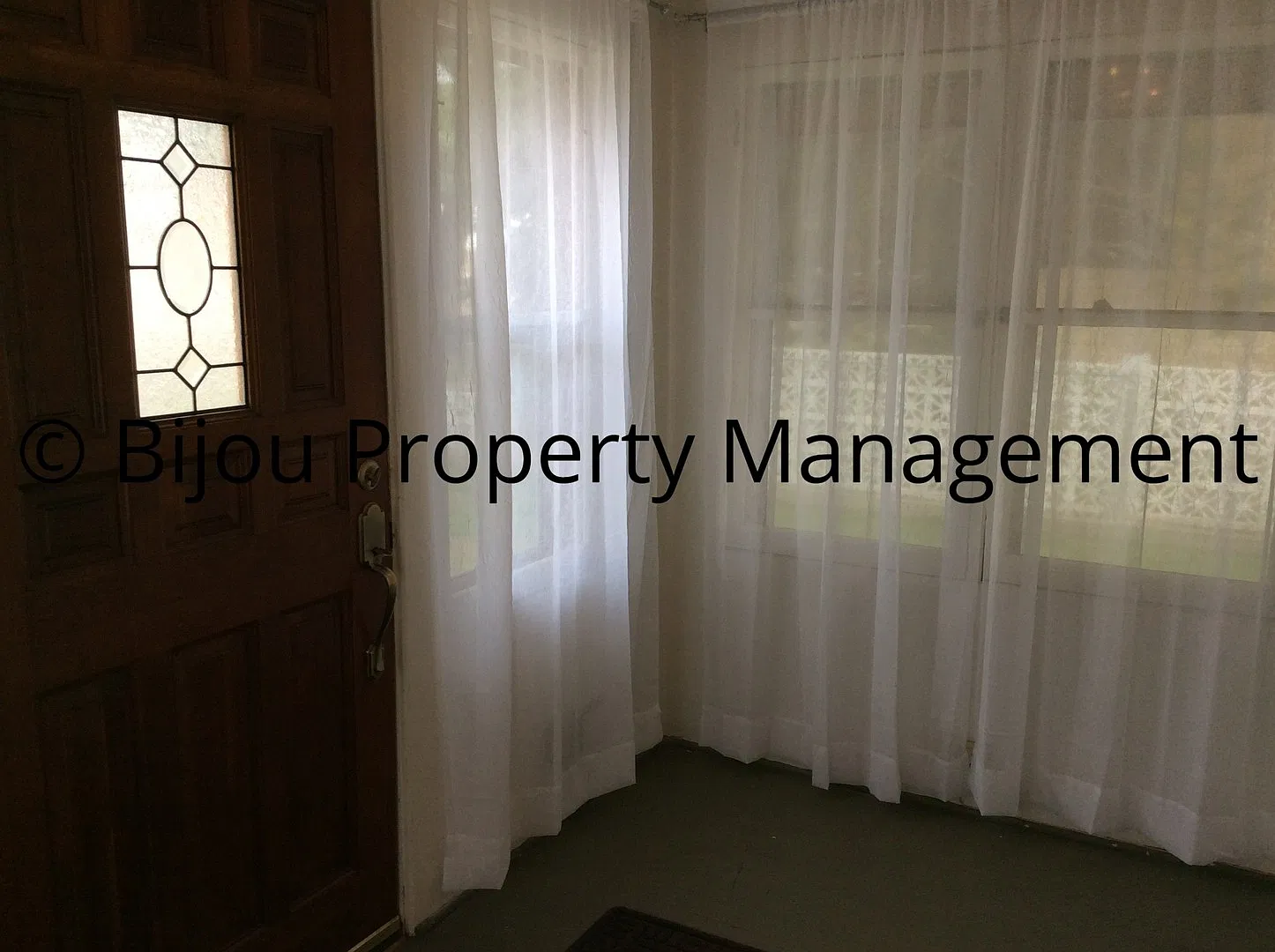 Nice four bedroom, two bath home — Photo 2