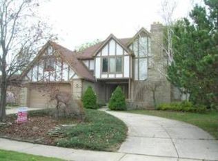 55 Pineview Rd, Troy, MI 48085