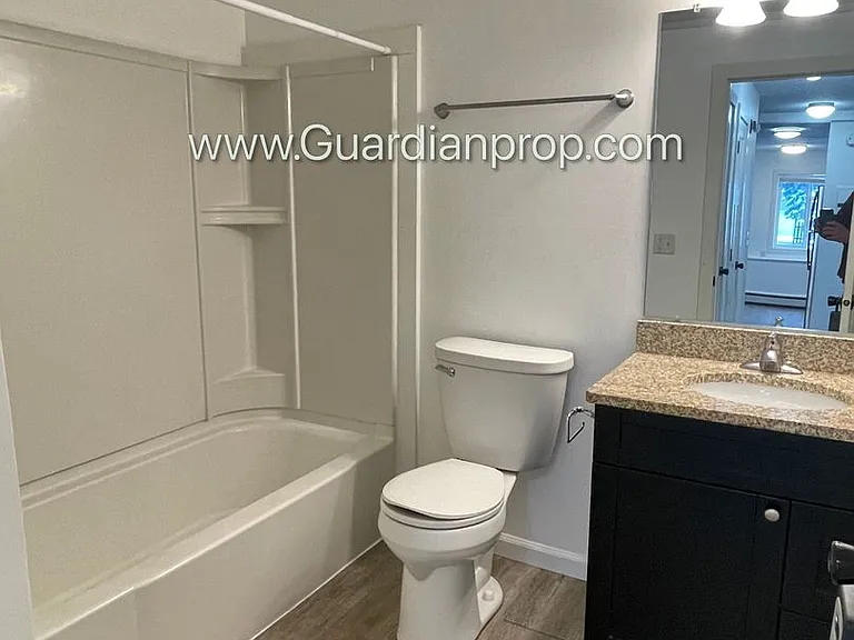 735 Tyler St NE #4 — Photo 10