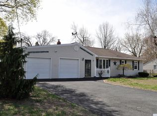 19 Emerick Ln, Loudonville, NY