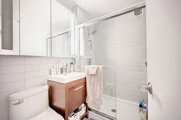 Rented by Urbane Brokerage | media 11