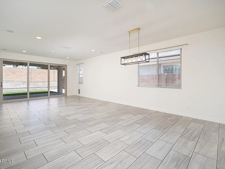 18338 W Getty Dr — Photo 10