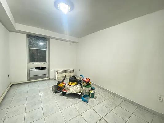 Rented by Bond New York | media 33