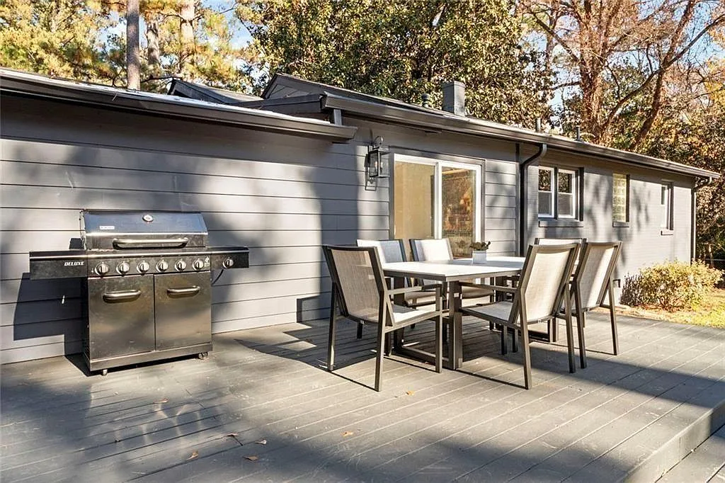 3 bed, 2.0 bath, 1422 sqft, $6,500 — Photo 3