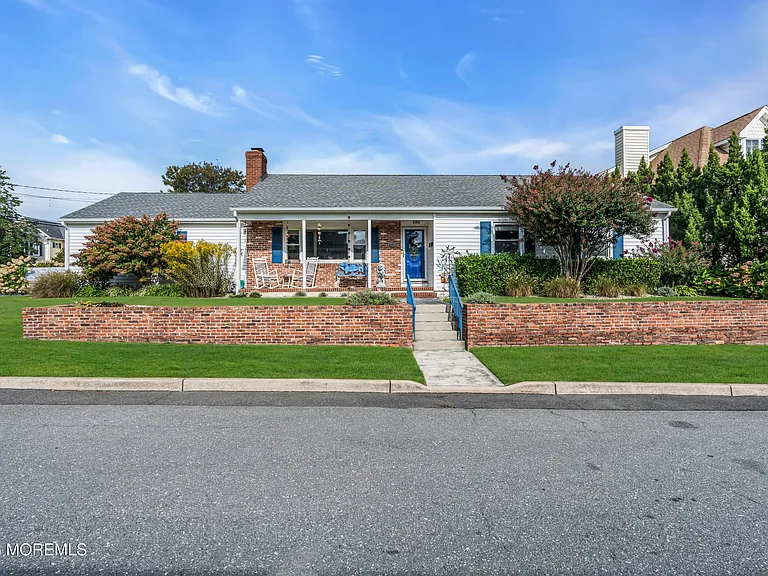 67 N Farragut Ave — Photo 14