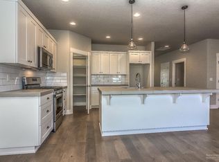 1294 NE Hoover Loop, Bend, OR 97701