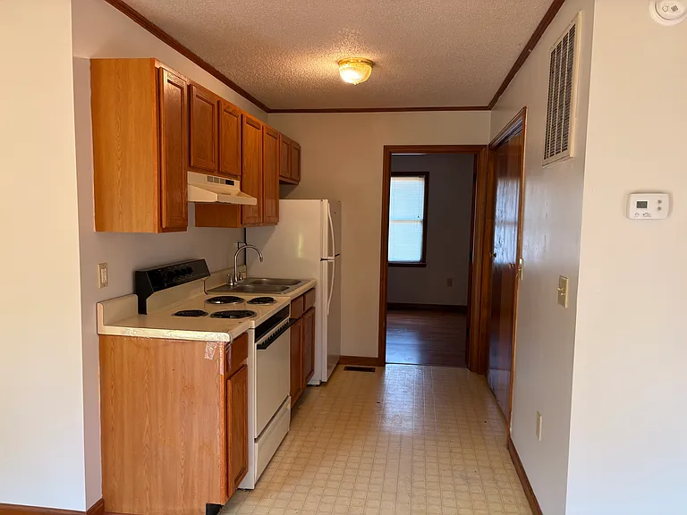 812 E Maple St #2 — Photo 6