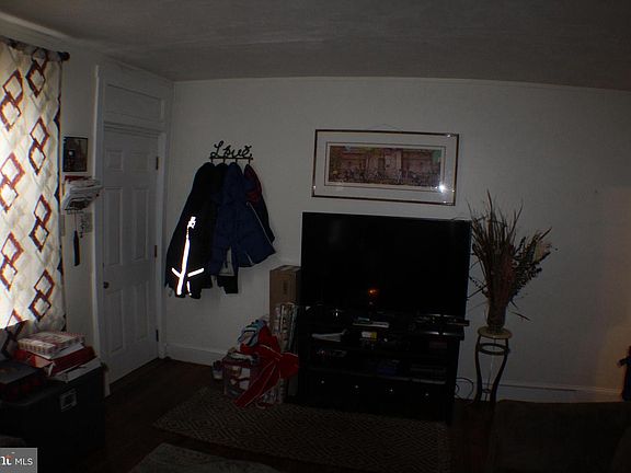 3rd image of 1716 W 6th St