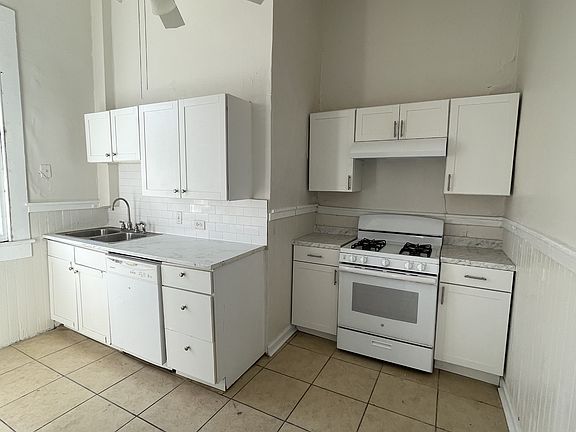 3rd image of 1202 Marengo St #11310171