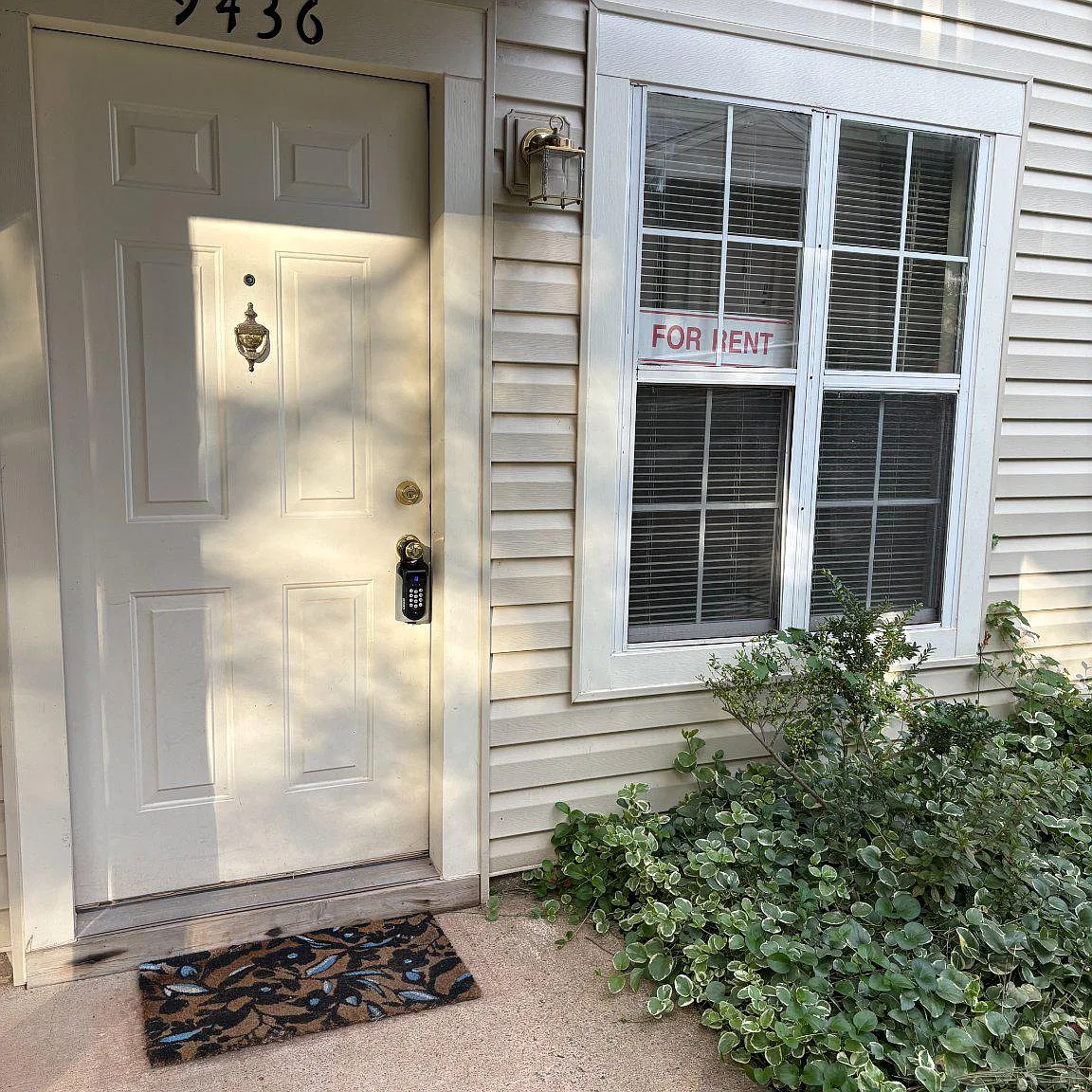 2 bed, 2.0 bath, 936 sqft, $1,950 — Photo 2