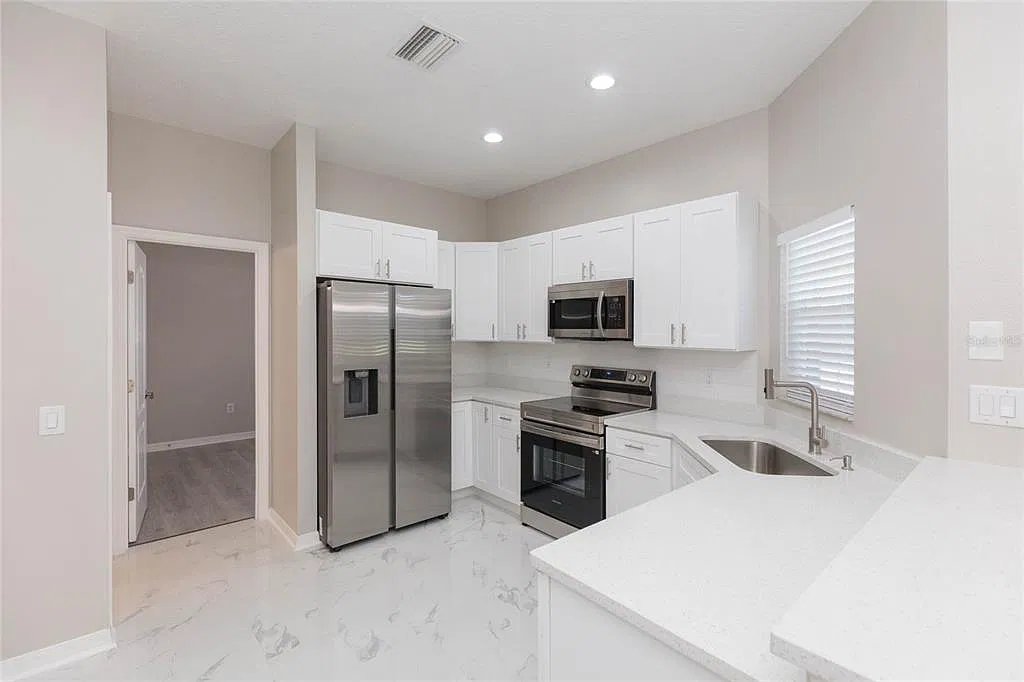 4 bed, 3.0 bath, 1576 sqft, $2,200 — Photo 3
