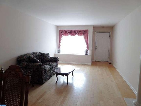 3rd image of 3826 Honey Locust Dr