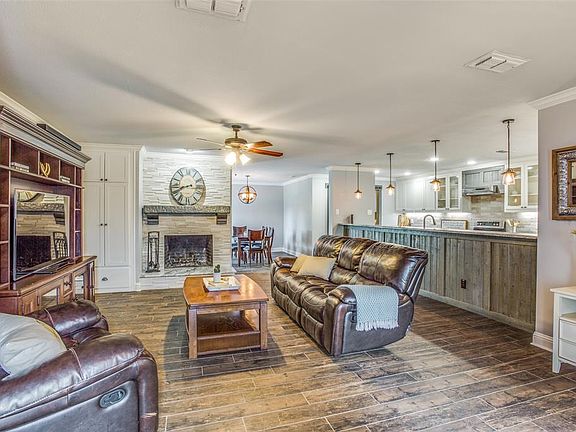 5th image of 208 Lakeview Dr