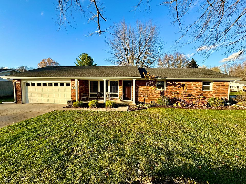 1st image of 819 Greenbriar Dr