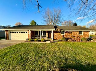 819 Greenbriar Dr, Seymour, IN 47274