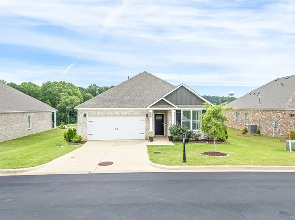 2513 Farmville Lakes Dr, Auburn, AL 36830