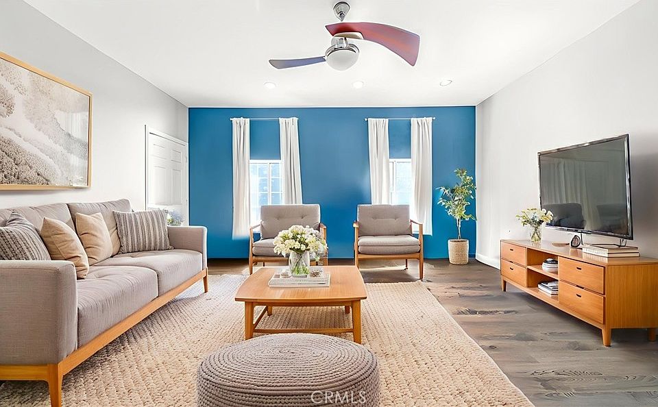 1st image of 217 Columbia Pl