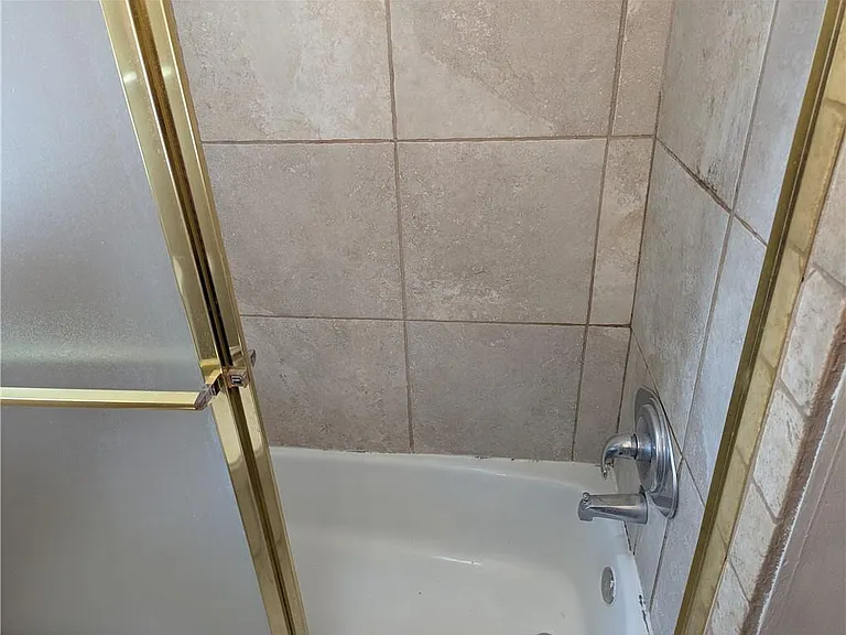 514 Clover Dr #4 — Photo 12
