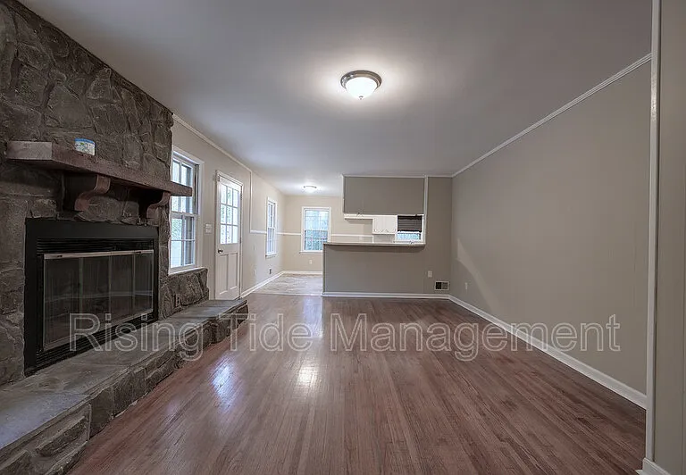 401 Lance Ln — Photo 9