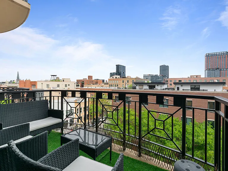 1301 W Madison St #503 — Photo 8